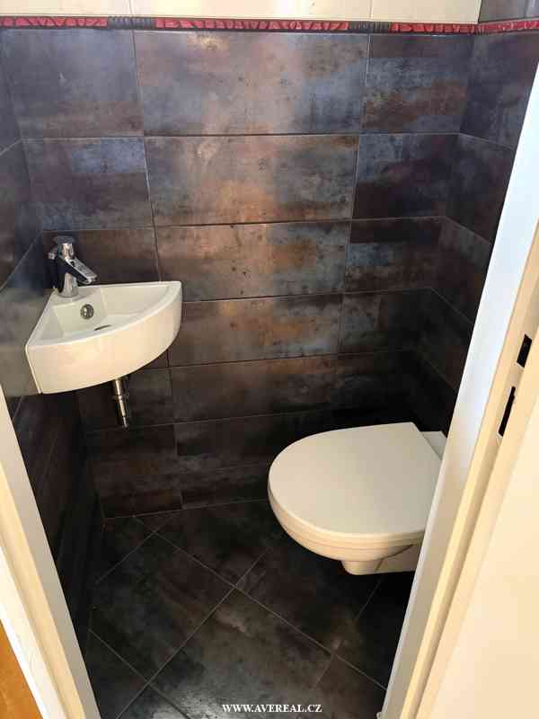 Prodej rodinného domu 5+kk s bazénem, garáží a zahradou – Ve - foto 12