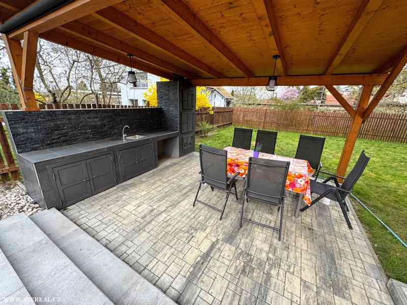 Prodej rodinného domu 5+kk s bazénem, garáží a zahradou – Ve - foto 21