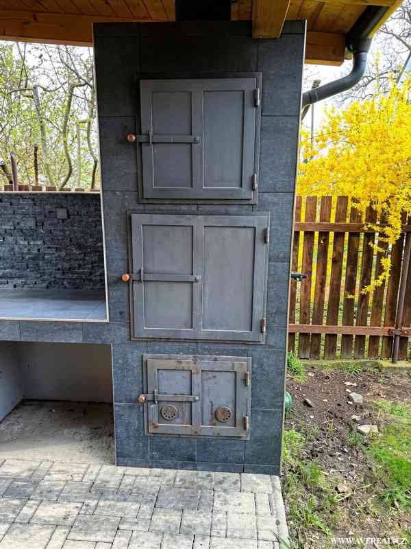 Prodej rodinného domu 5+kk s bazénem, garáží a zahradou – Ve - foto 22