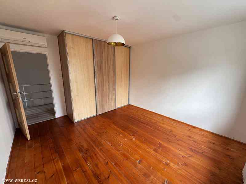 Prodej rodinného domu 5+kk s bazénem, garáží a zahradou – Ve - foto 14