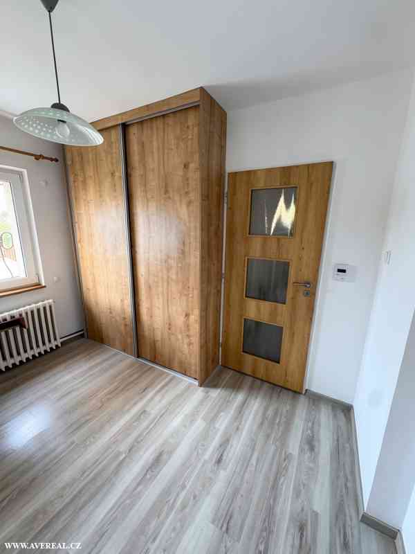 Prodej rodinného domu 5+kk s bazénem, garáží a zahradou – Ve - foto 9