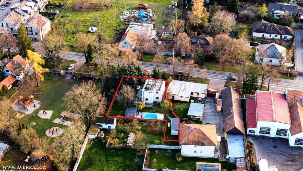 Prodej rodinného domu 5+kk s bazénem, garáží a zahradou – Ve - foto 28