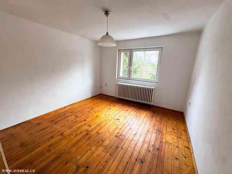 Prodej rodinného domu 5+kk s bazénem, garáží a zahradou – Ve - foto 15