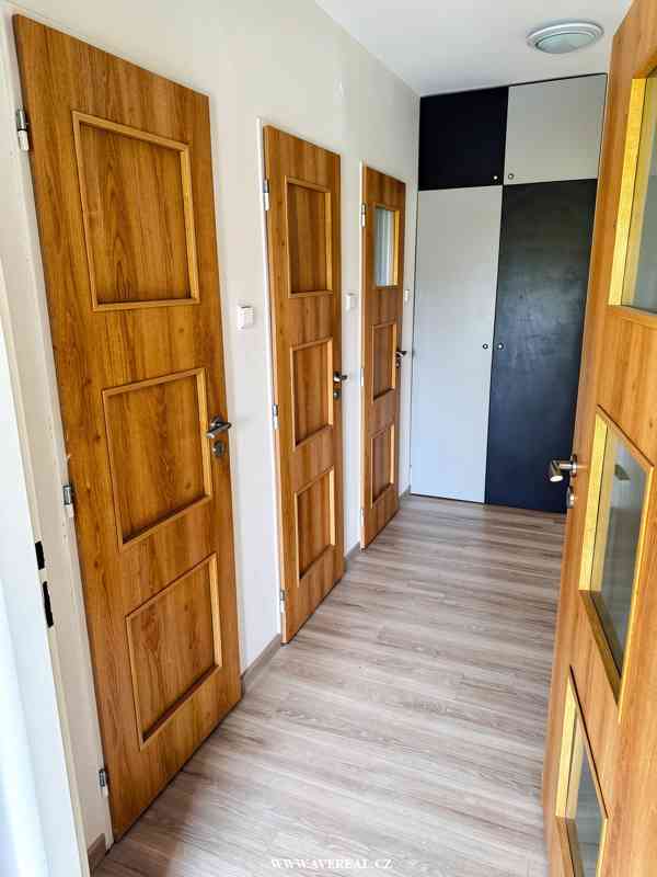 Prodej rodinného domu 5+kk s bazénem, garáží a zahradou – Ve - foto 10