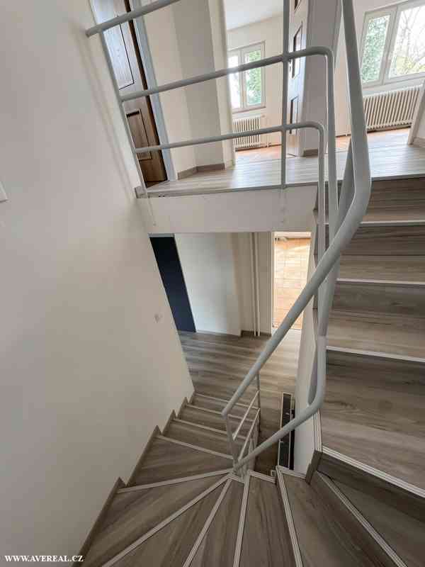 Prodej rodinného domu 5+kk s bazénem, garáží a zahradou – Ve - foto 13