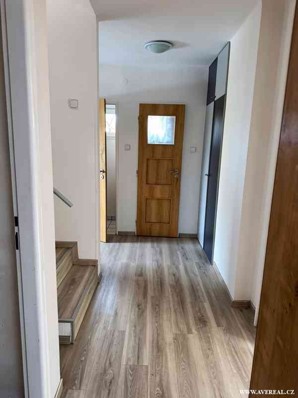 Prodej rodinného domu 5+kk s bazénem, garáží a zahradou – Ve - foto 11