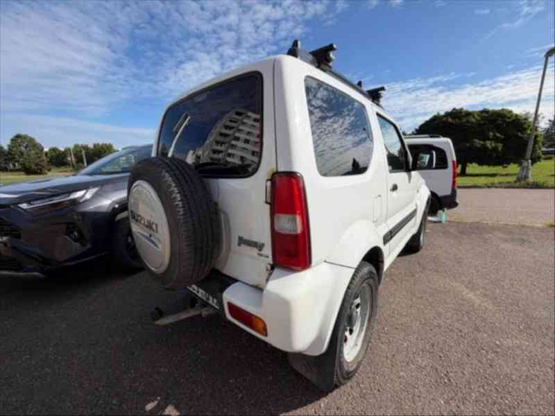Suzuki Jimny 1,3   4x4 (62,5 kW) - tažné - foto 11