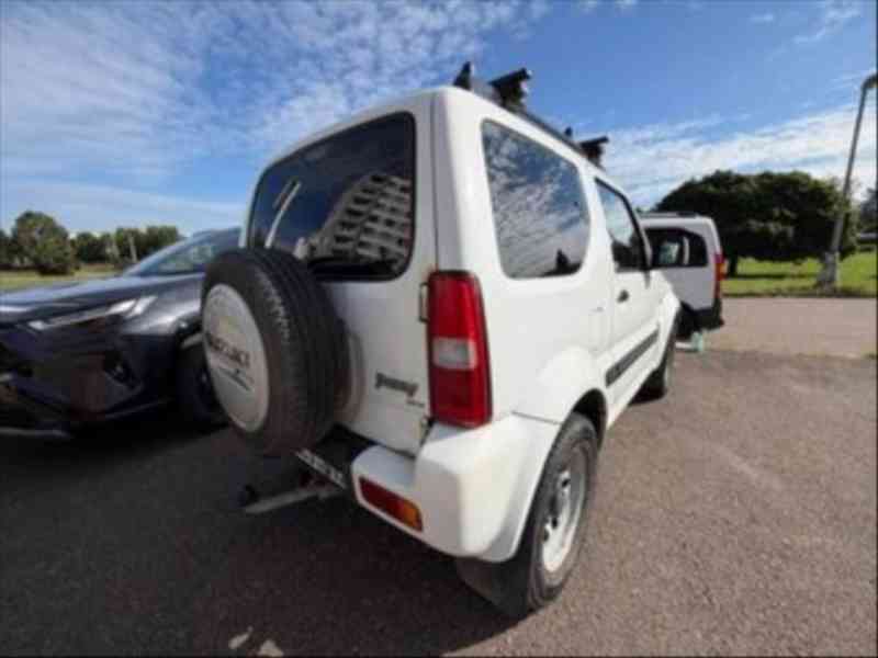 Suzuki Jimny 1,3   4x4 (62,5 kW) - tažné - foto 7