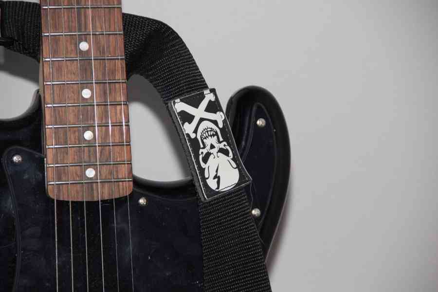 Elektrická kytara Fender - foto 3