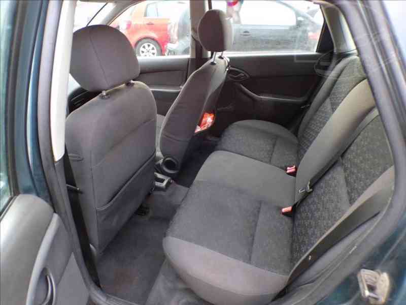 Ford Focus 1,6 16V - foto 8