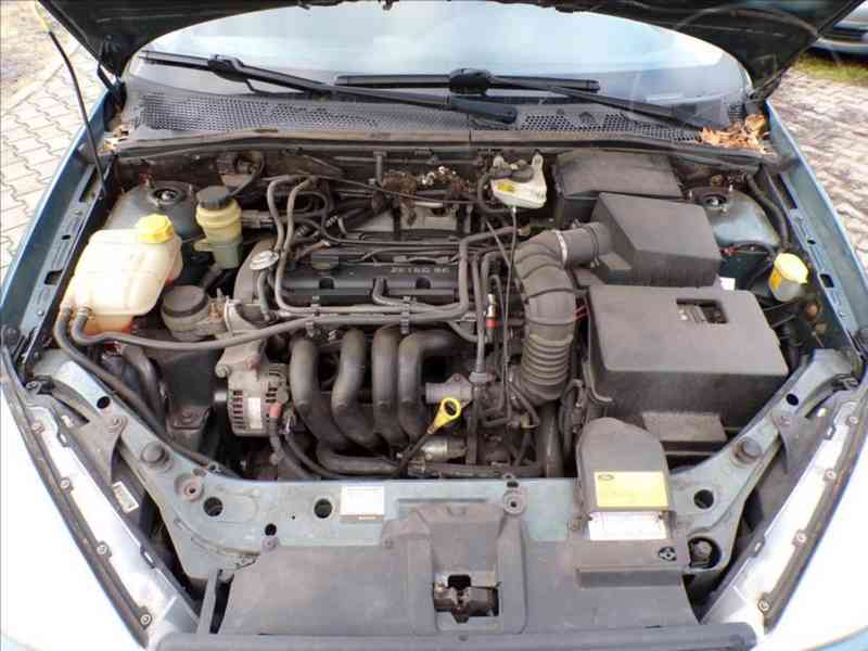 Ford Focus 1,6 16V - foto 12