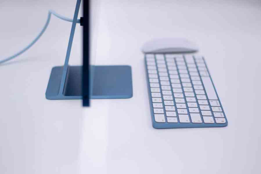 iMac 24" M1 4,5K Retina Blue - foto 3