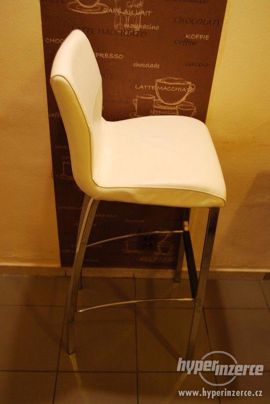 Stůl + 4 židle, stoly, barové židle a další. - foto 8