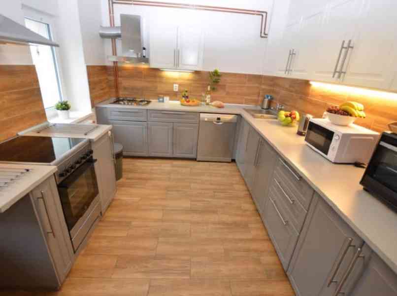 Zrekonstruovaný velký rodinný dům u Klínovce - foto 28