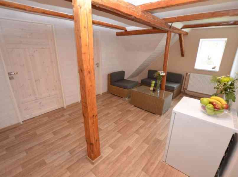 Zrekonstruovaný velký rodinný dům u Klínovce - foto 20