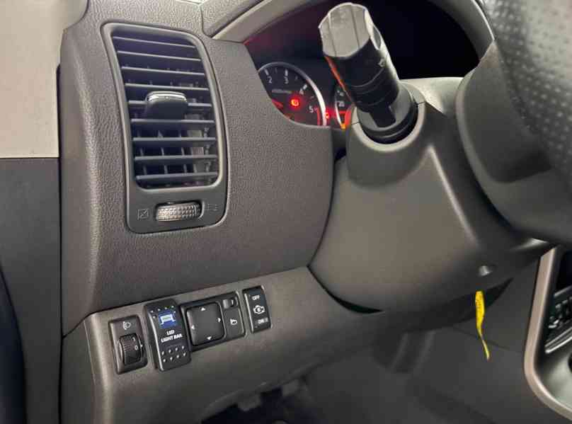 Nissan Pathfinder 2.5 dCi 126kw - foto 10