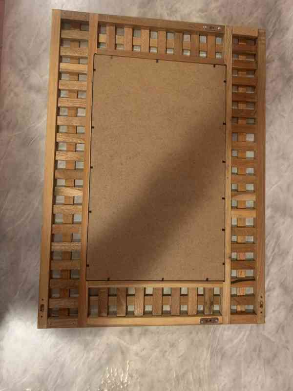 Nástěnné zrcadlo v dřevěném rámu – Olomouc - foto 2