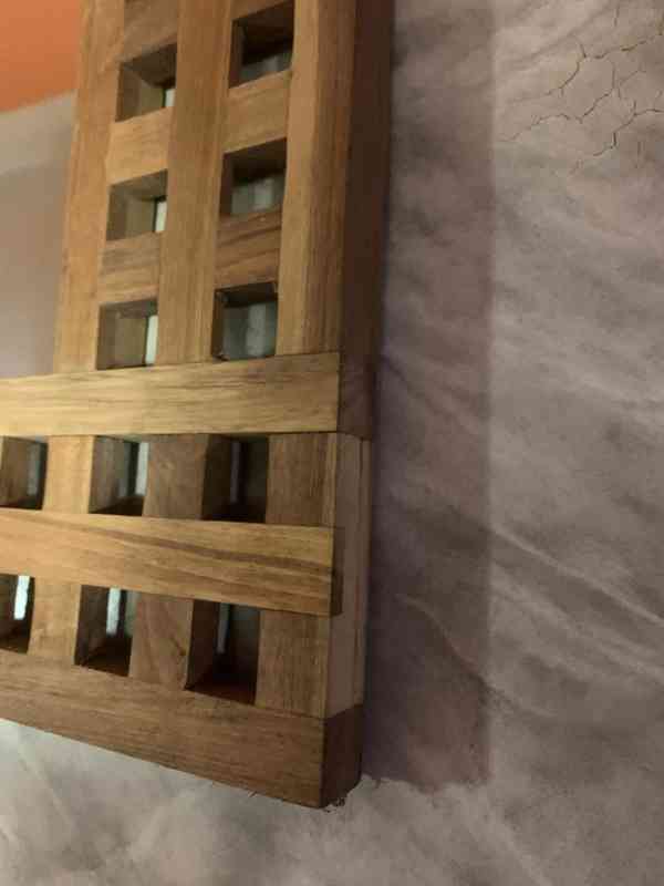 Nástěnné zrcadlo v dřevěném rámu – Olomouc - foto 4