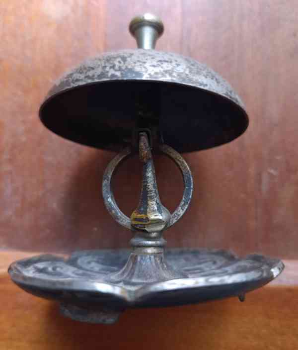 Starožitný recepční zvonek úhozový litina a mosaz - foto 4