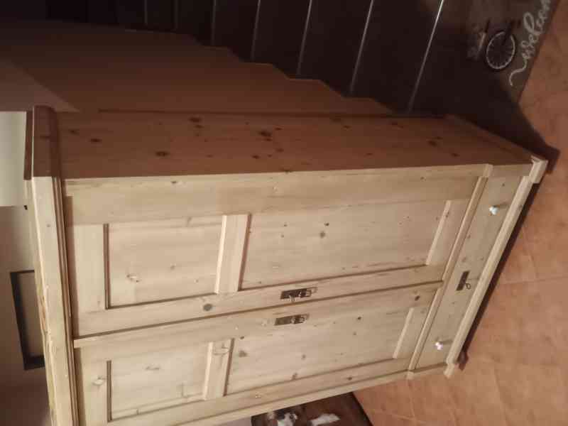 stará skříň se šupletem - foto 3