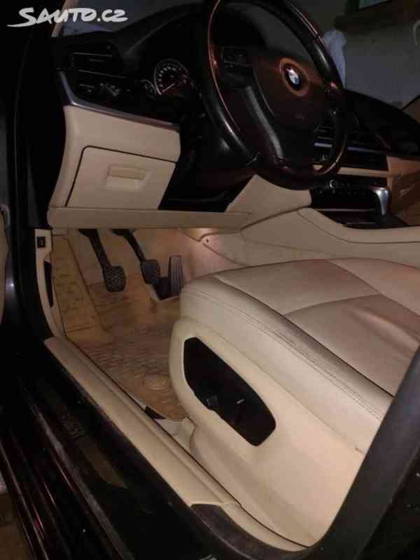 BMW Řada 5, 520D - foto 10