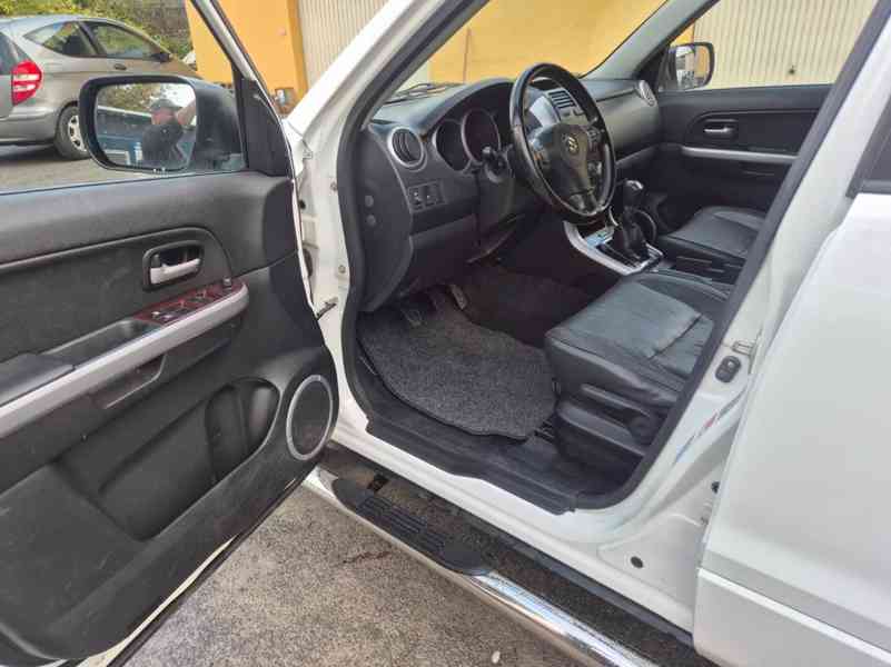 Suzuki Grand Vitara 2.0i Club benzín 103kw - foto 9