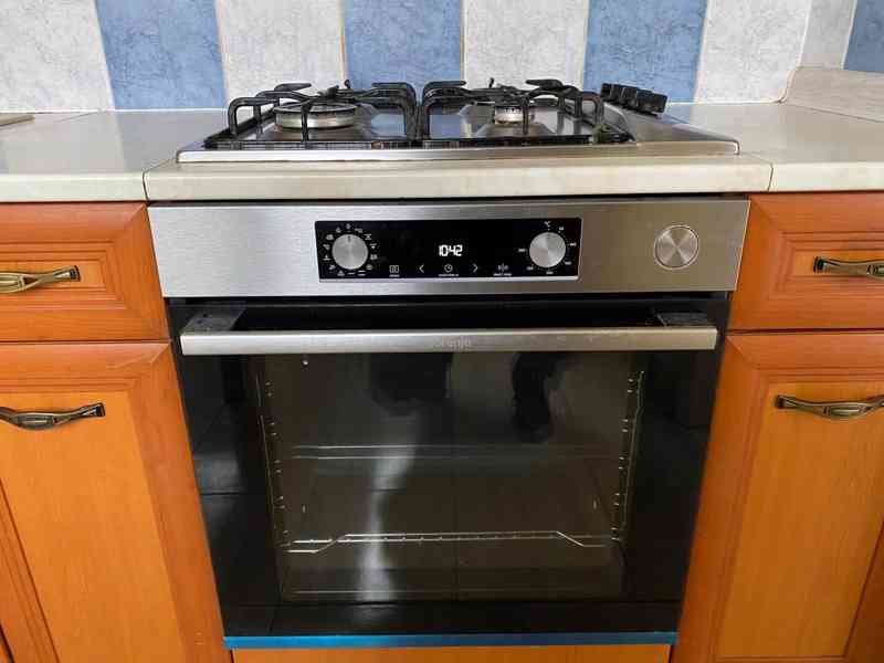 Set parní trouba značky Gorenje a varná deska