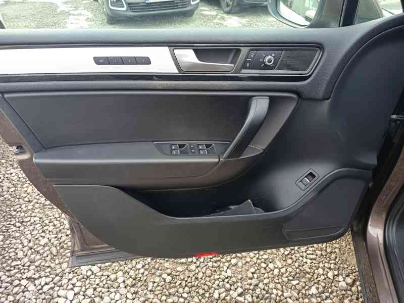 Volkswagen Touareg 3,0TDI 4Motion V6 ČR 1 majitel DPH  - foto 16