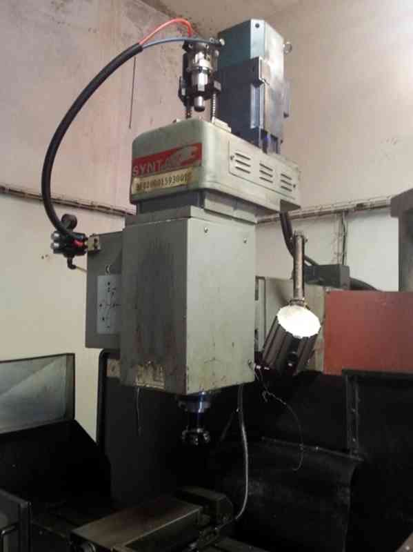 Použitá frézka SYNTAK CNC M6, r. v. 2012 - foto 2
