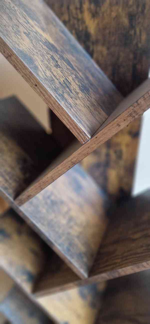 📖 Designový regál na knihy - stromový styl, rustikální - foto 2