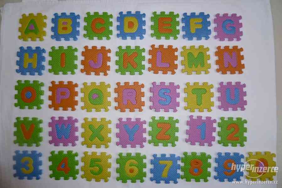 Barevné pěnové puzzle - abeceda a číslice - foto 1