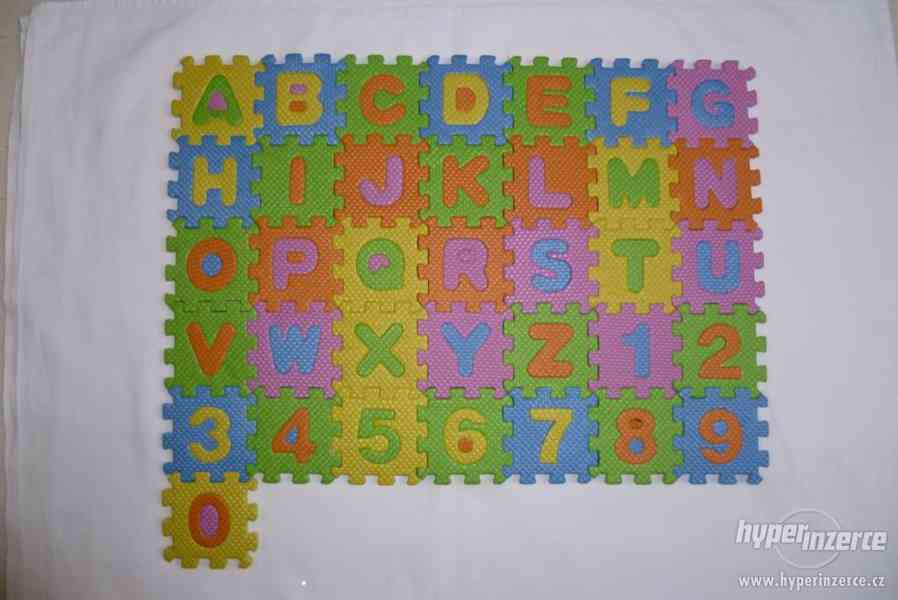 Barevné pěnové puzzle - abeceda a číslice - foto 2