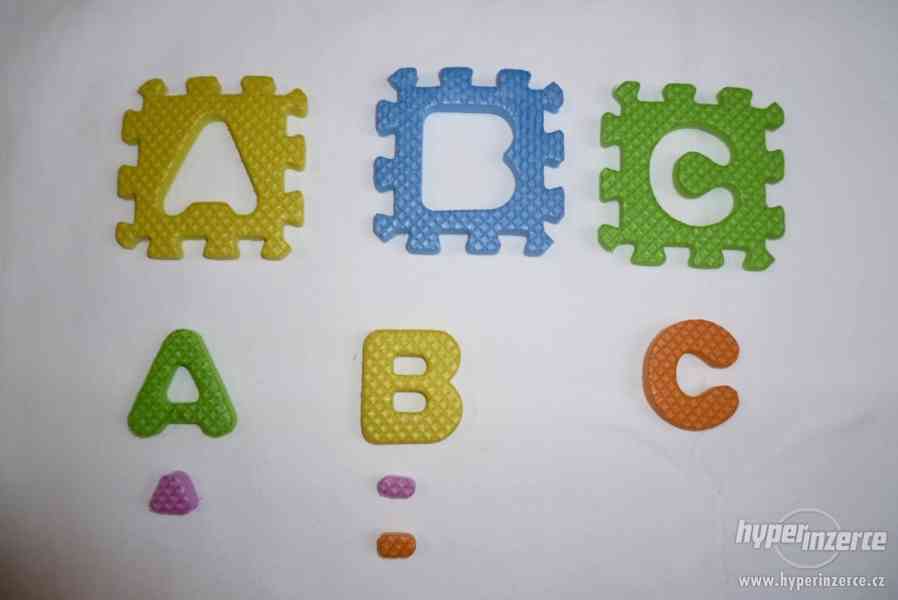 Barevné pěnové puzzle - abeceda a číslice - foto 3