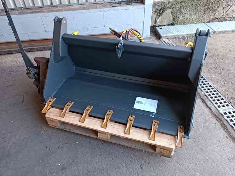 Lopata kombinovaná 4v1, klapačka LOCUST, BOBCAT, AVANT  - foto 6