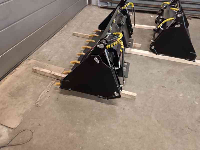 Lopata kombinovaná 4v1, klapačka LOCUST, BOBCAT, AVANT  - foto 10