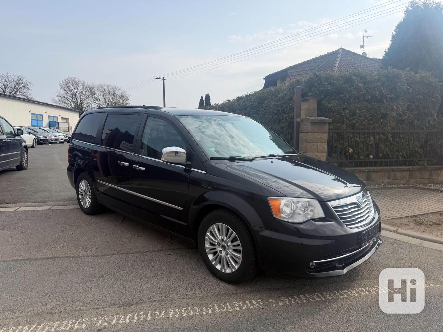 Chrysler Lancia Voyager Town 3,6 DVD Navi 2012 - foto 1