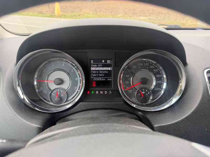 Chrysler Lancia Voyager Town 3,6 DVD Navi 2012 - foto 16