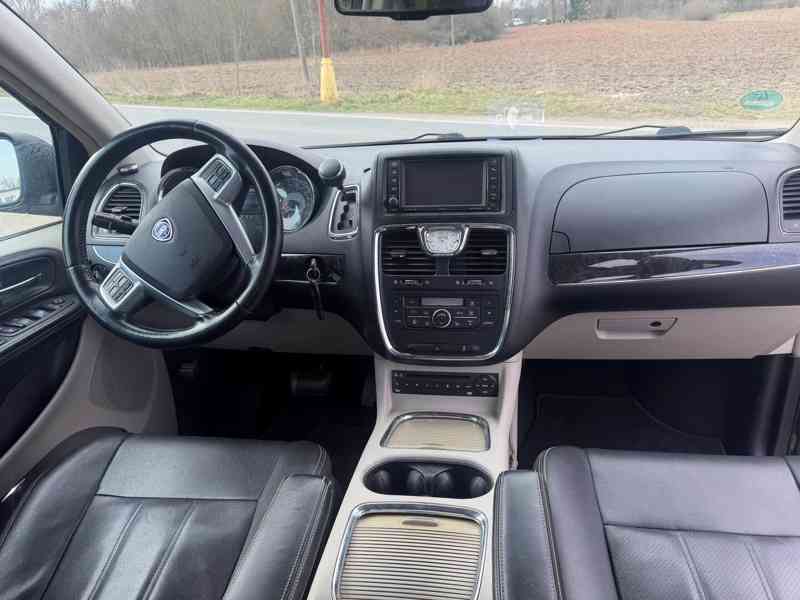 Chrysler Lancia Voyager Town 3,6 DVD Navi 2012 - foto 12