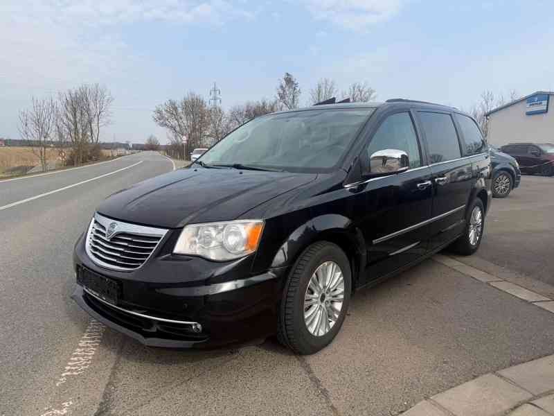 Chrysler Lancia Voyager Town 3,6 DVD Navi 2012 - foto 2