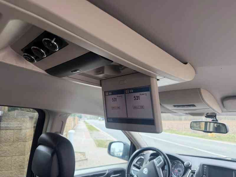 Chrysler Lancia Voyager Town 3,6 DVD Navi 2012 - foto 11