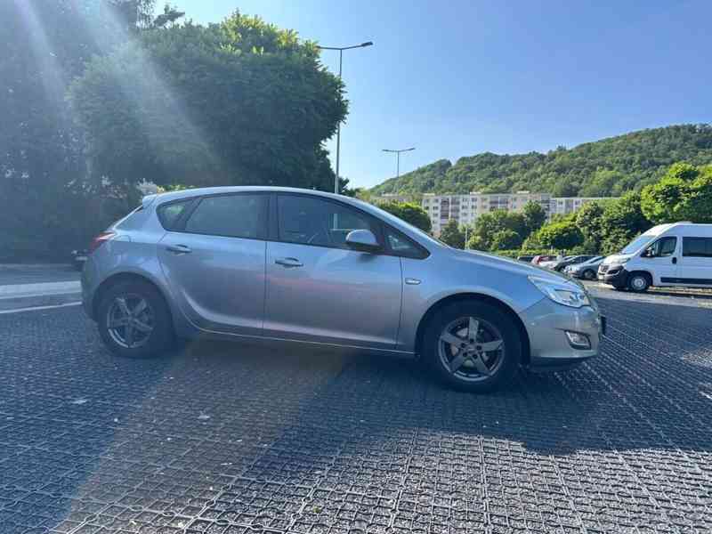 Opel Astra - foto 8