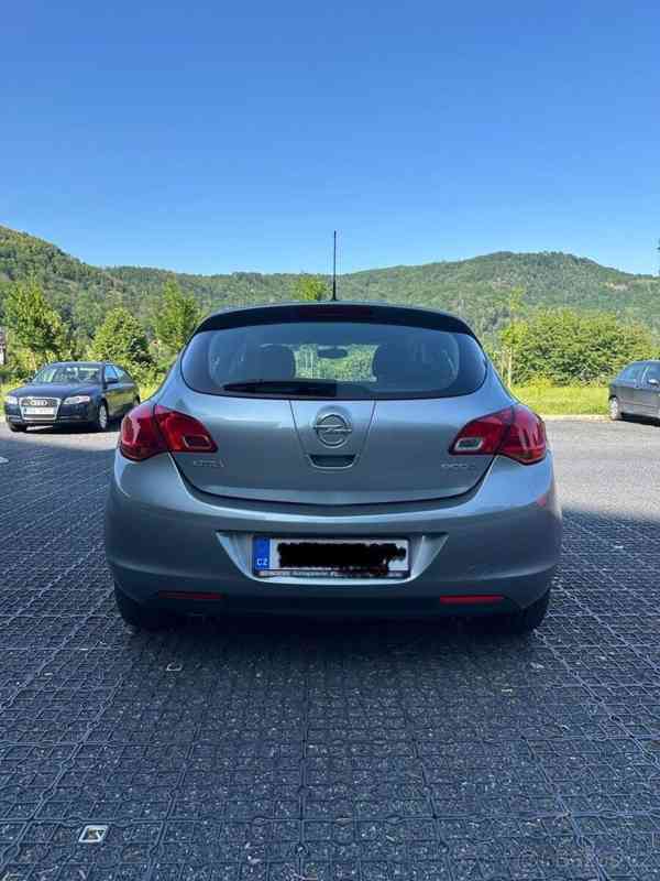 Opel Astra - foto 2