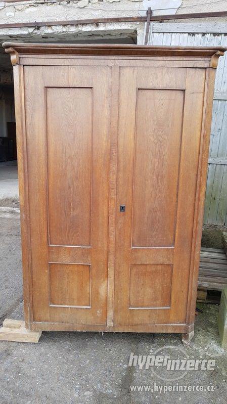 Stará dřevěná skříň 3 - foto 1