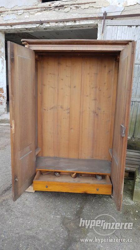 Stará dřevěná skříň 3 - foto 4
