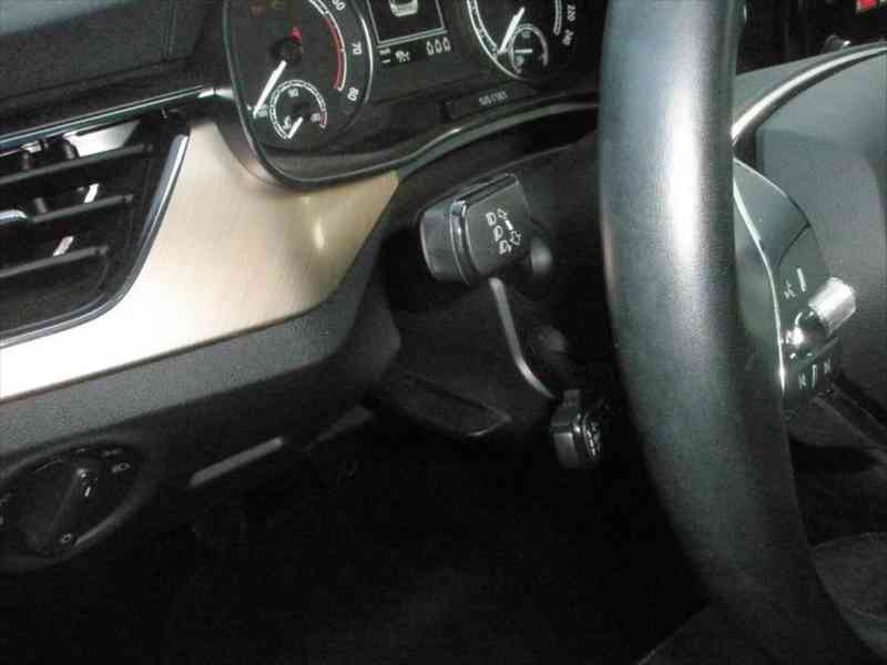 Škoda Kamiq 1,0   TSI 85KW - FULL,LED,28t km - foto 6