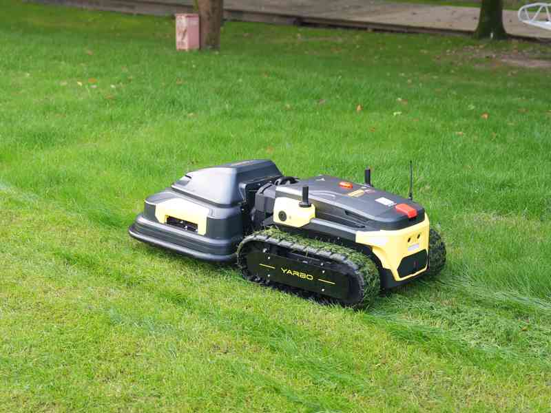 Profesionální robotická sekačka YARBO - foto 2