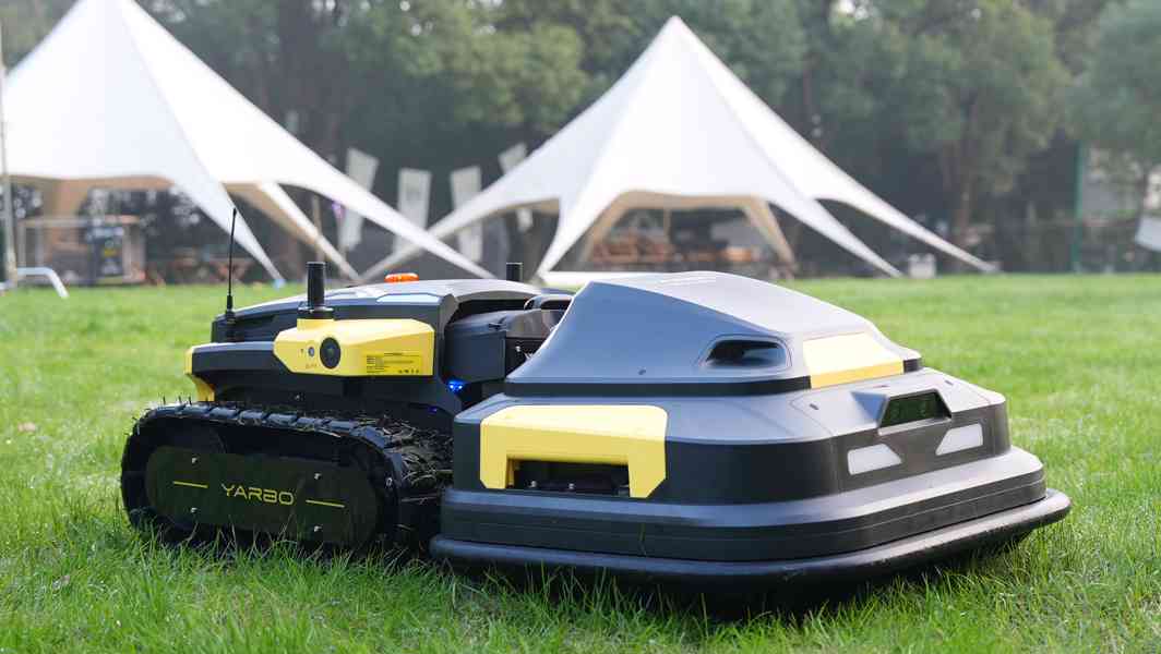 Profesionální robotická sekačka YARBO - foto 3