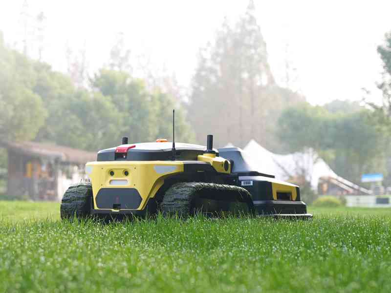 Profesionální robotická sekačka YARBO - foto 6