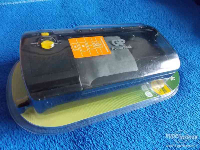Nabíječka pro několik typů baterií - GP Powerbank S320 - foto 1