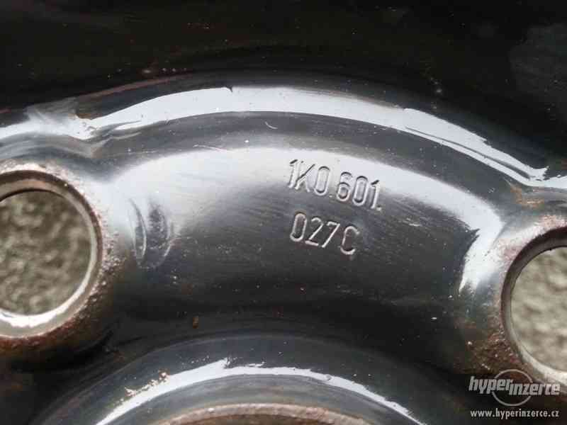 Zimní plech disky Škoda Octavia II pneu 15" - foto 1
